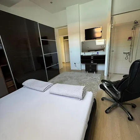 3 Wohnung,marijin Dvor شقة
